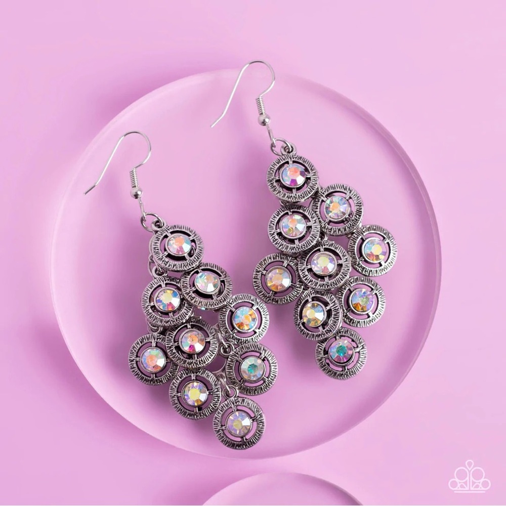 March Madness SALE🎉 
Irredentist earrings